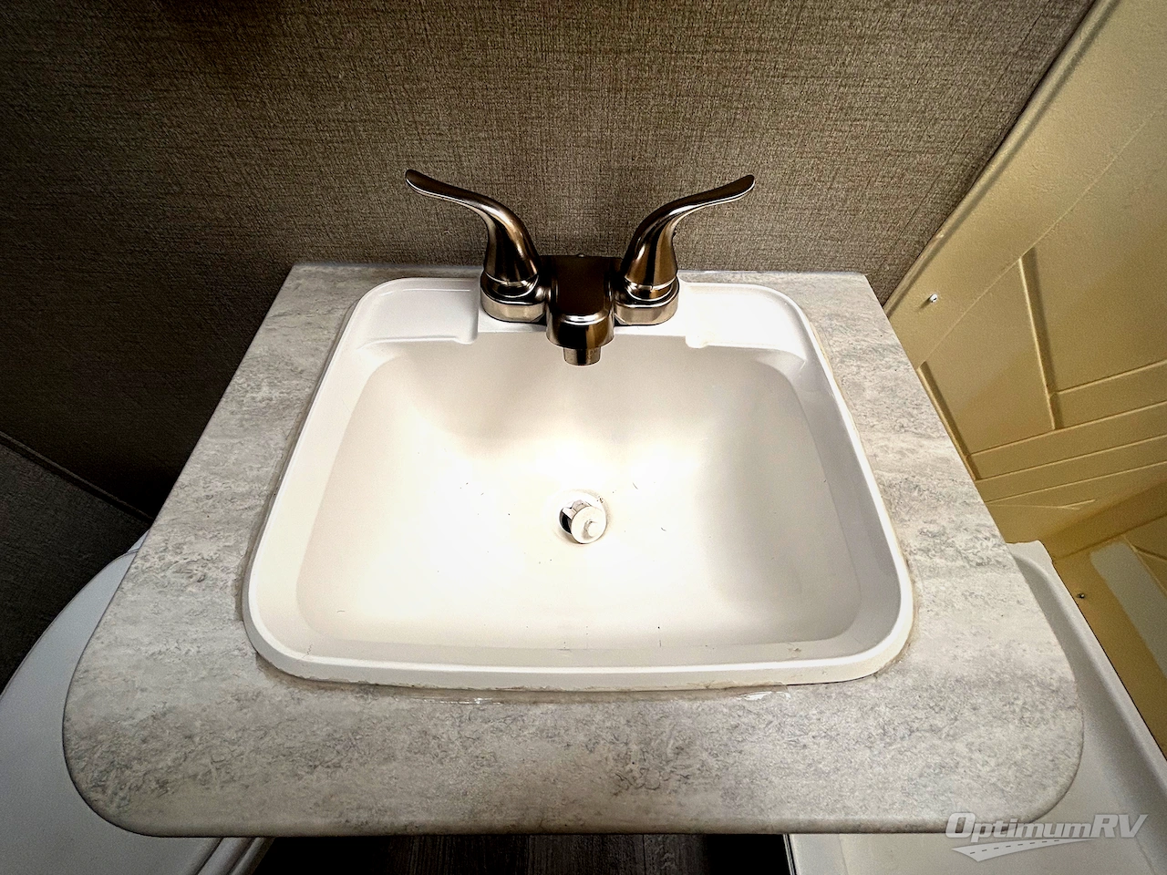 2022 Coachmen Catalina Legacy 303QBCK Photo 14