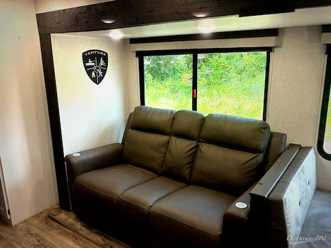 2025 Venture Sienna SA281VQB RV Photo 2