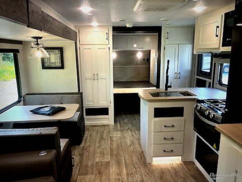 2025 Venture Sienna SA281VQB RV Photo 4