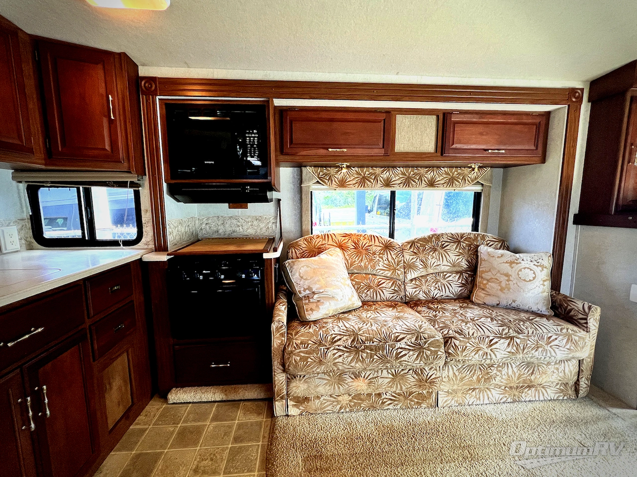 2005 Winnebago Minnie Winnie 30V Photo 5