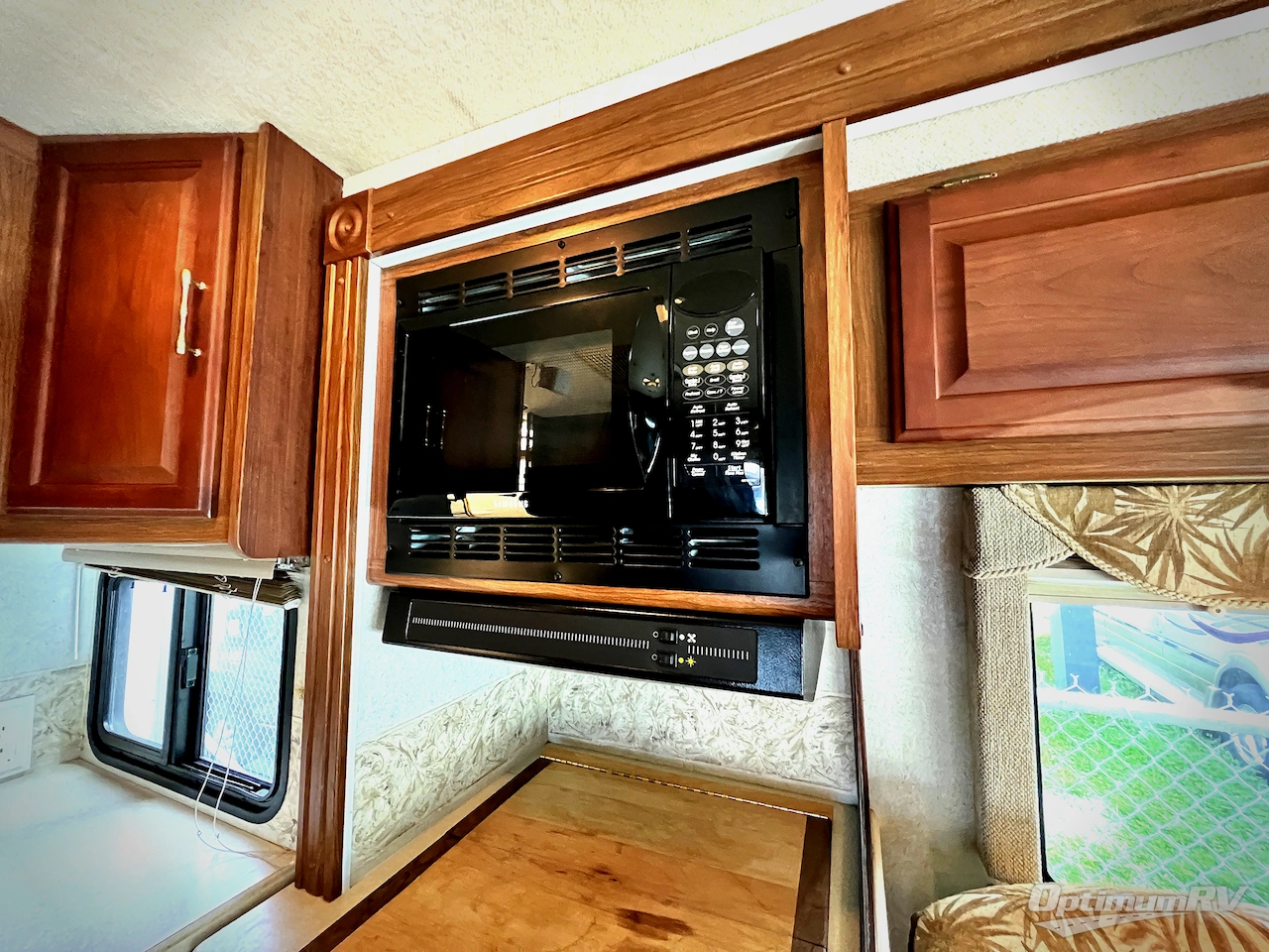 2005 Winnebago Minnie Winnie 30V Photo 7