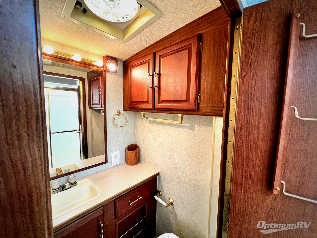 2005 Winnebago Minnie Winnie 30V Photo 13