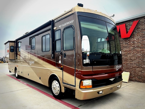 Used 2006 Fleetwood Discovery 39V Featured Photo