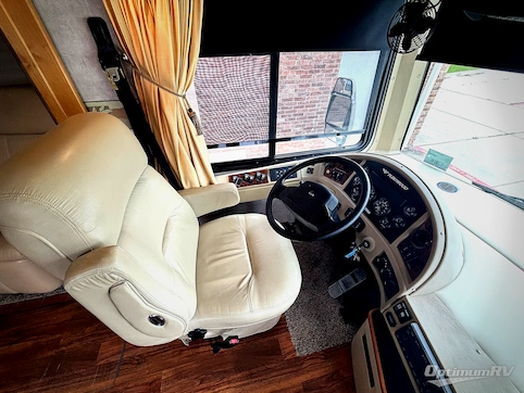 2006 Fleetwood Discovery 39V RV Photo 3