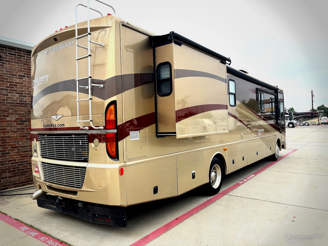 2006 Fleetwood Discovery 39V Photo 2