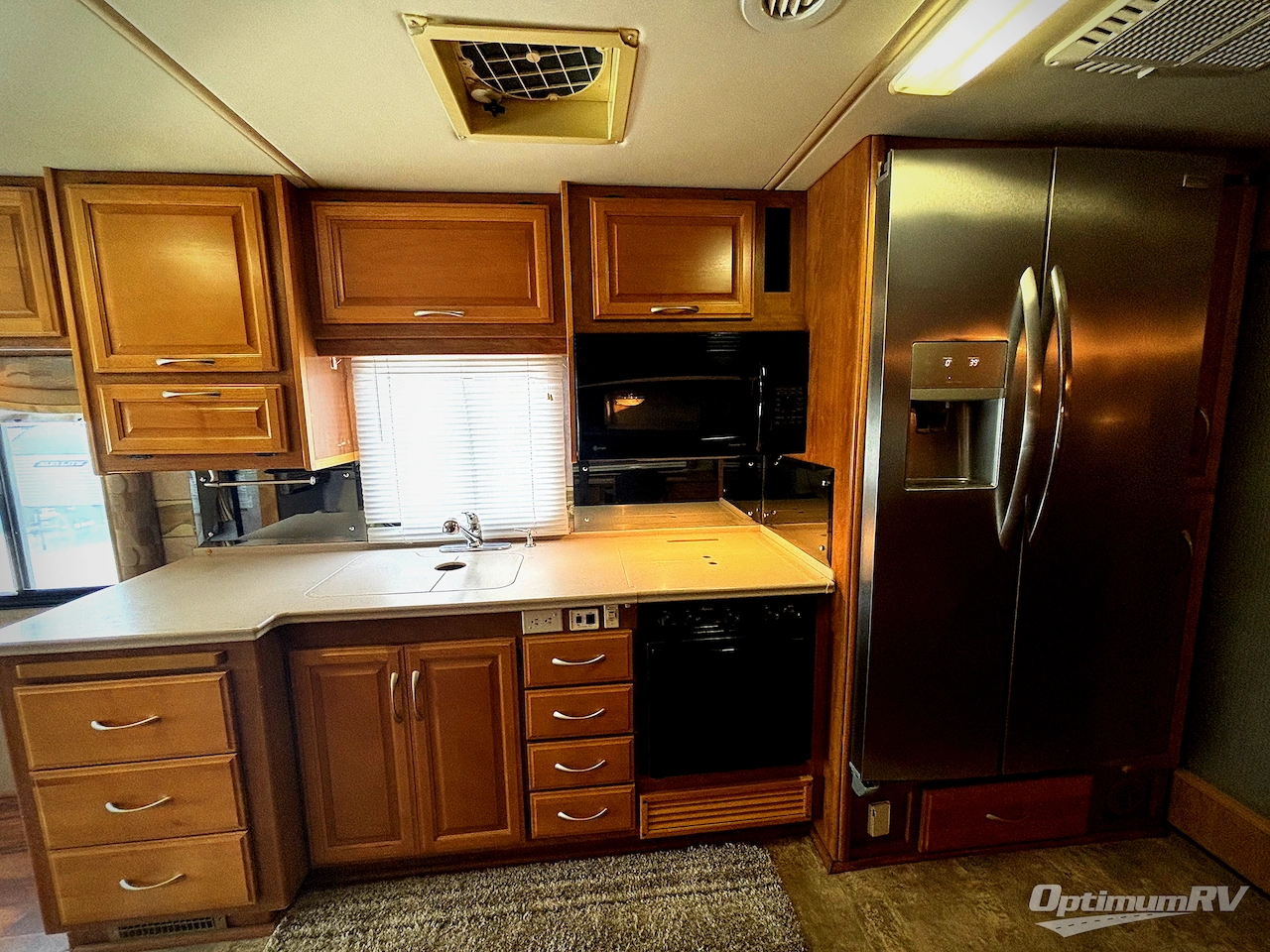 2006 Fleetwood Discovery 39V Photo 8