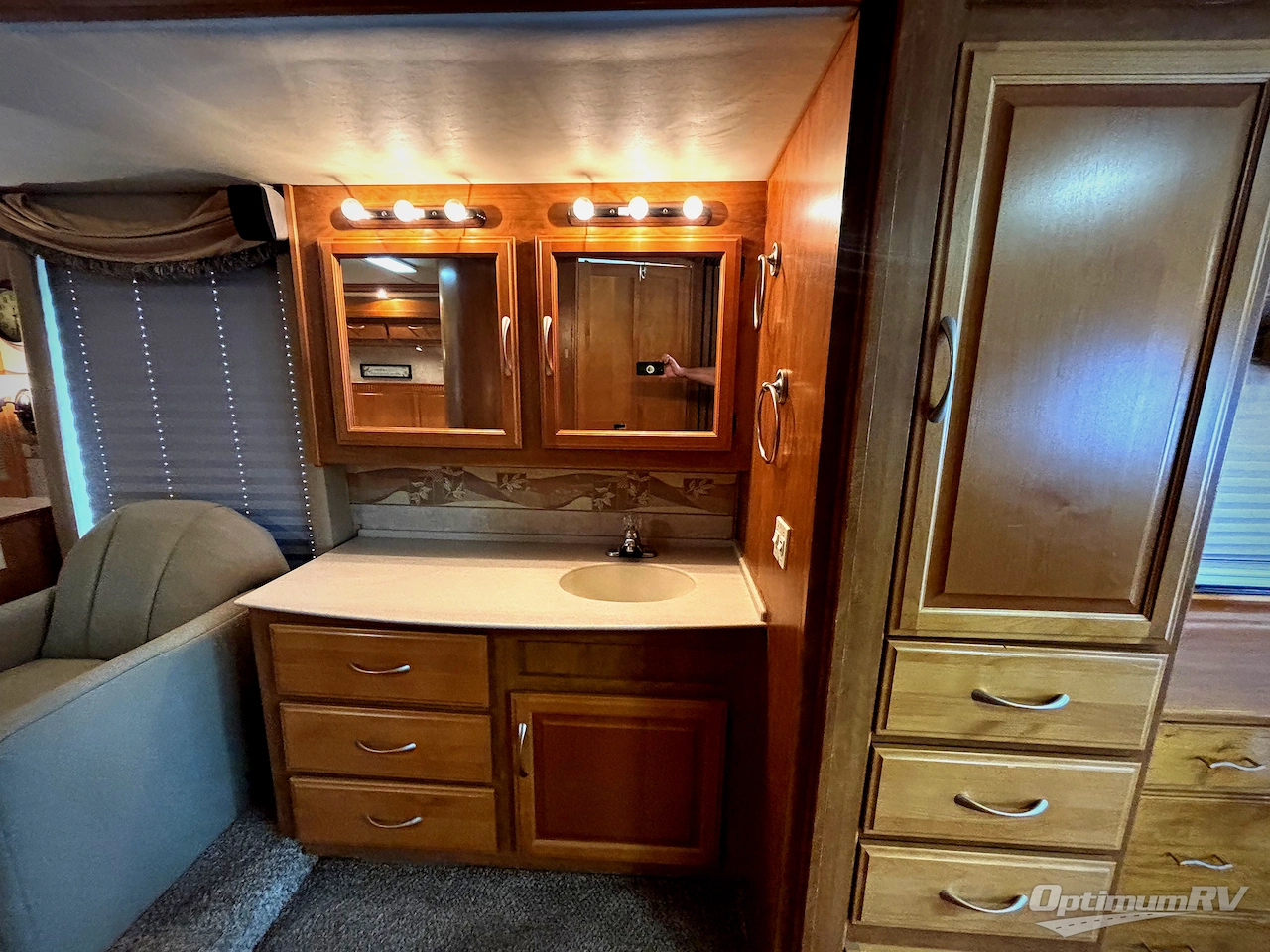 2006 Fleetwood Discovery 39V Photo 9