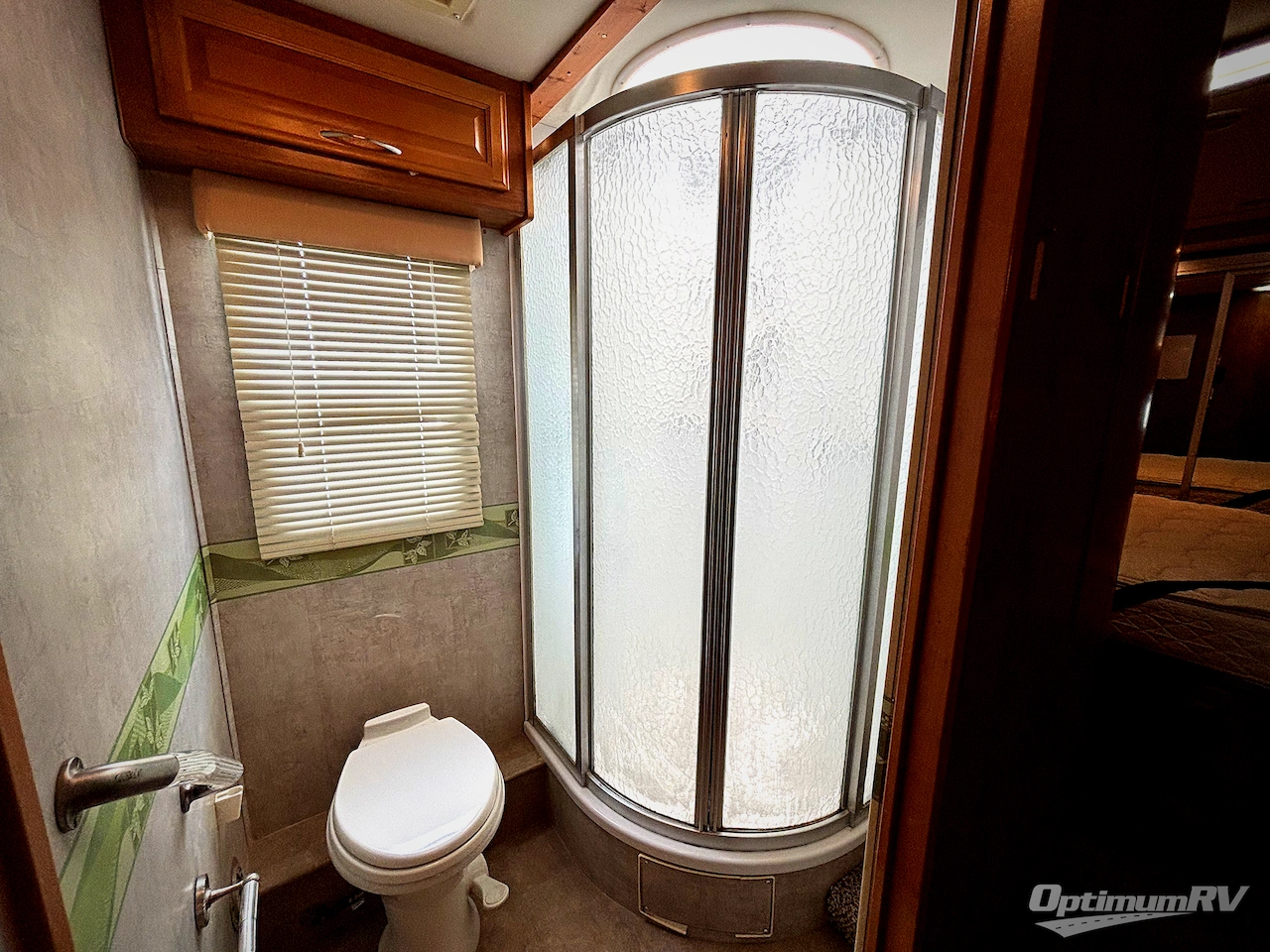 2006 Fleetwood Discovery 39V Photo 10