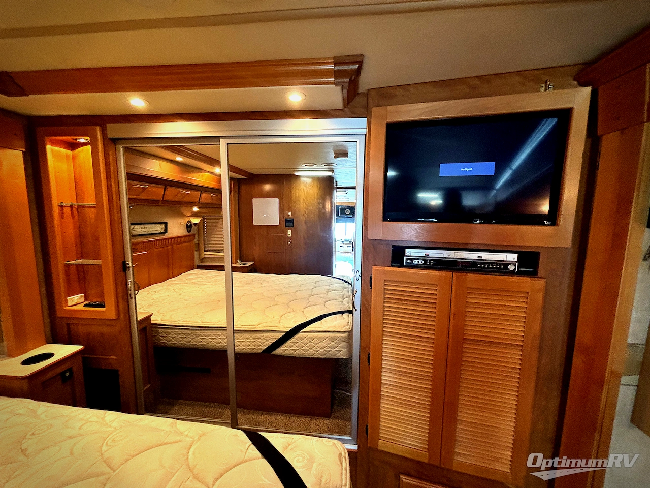 2006 Fleetwood Discovery 39V Photo 14