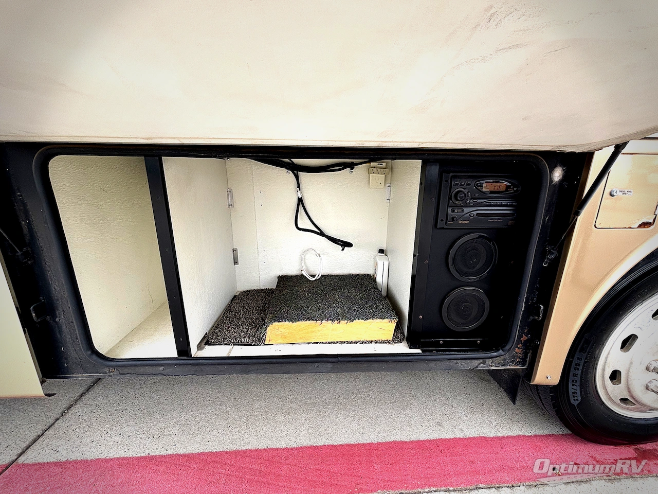 2006 Fleetwood Discovery 39V Photo 23