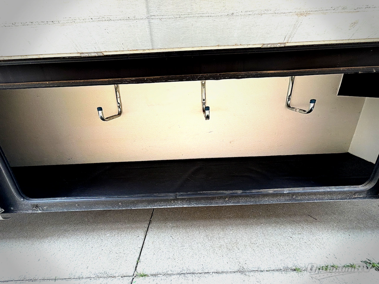 2006 Fleetwood Discovery 39V Photo 26