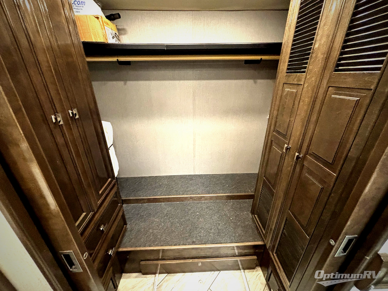 2021 Fleetwood Discovery LXE 44H Photo 22