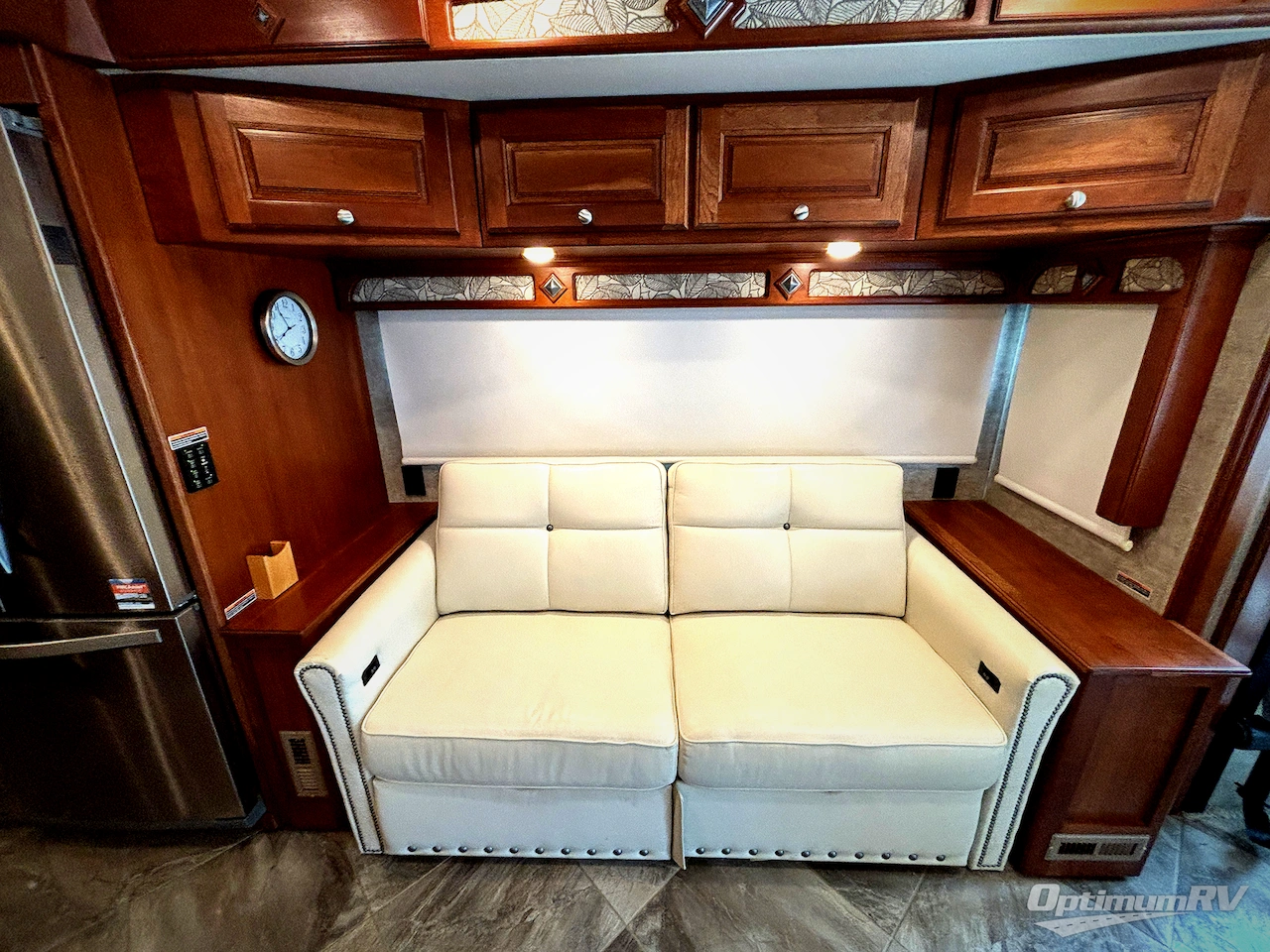 2016 Winnebago Journey 38P Photo 11