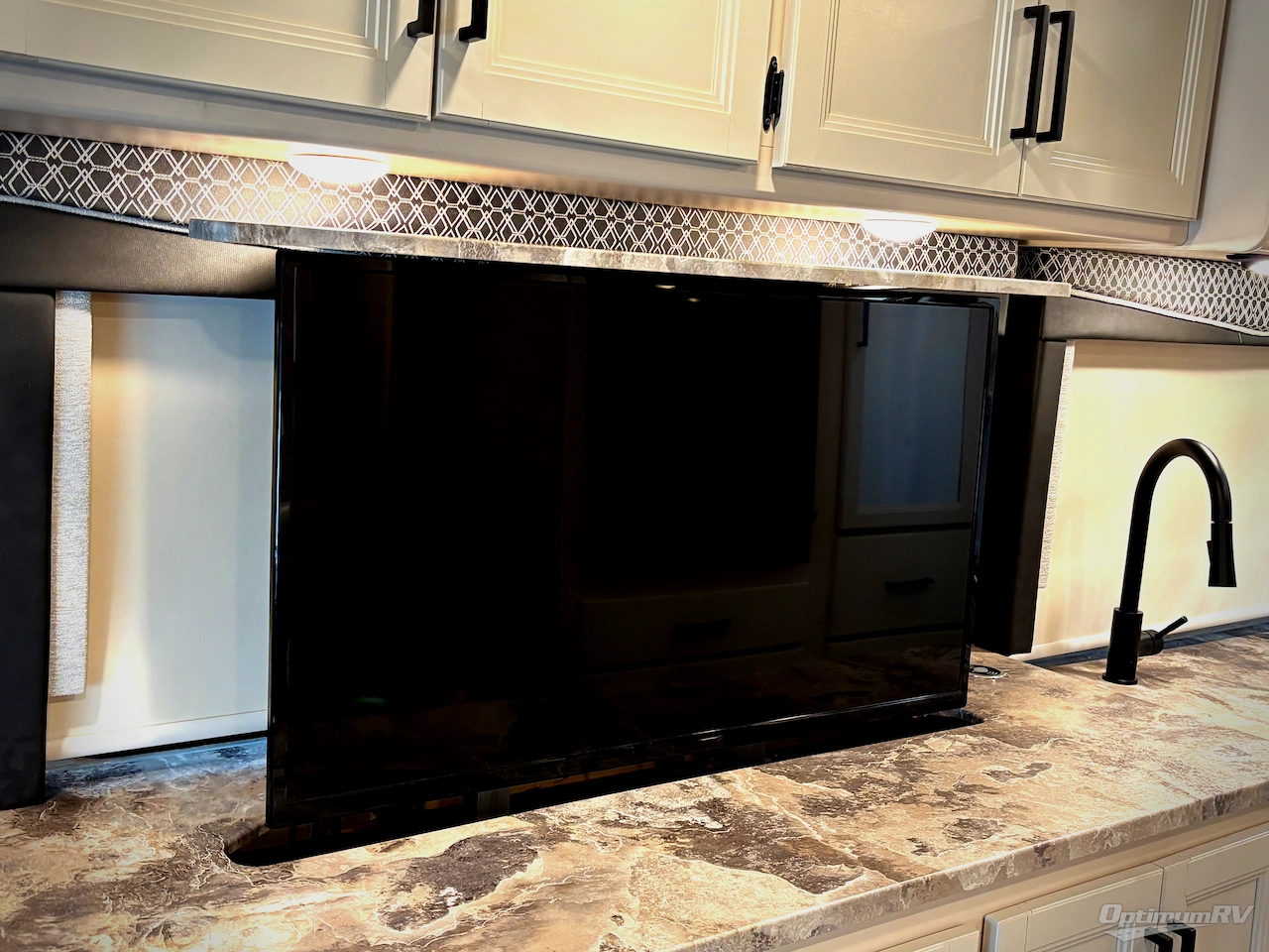 2022 Thor Compass AWD 23TE Photo 12