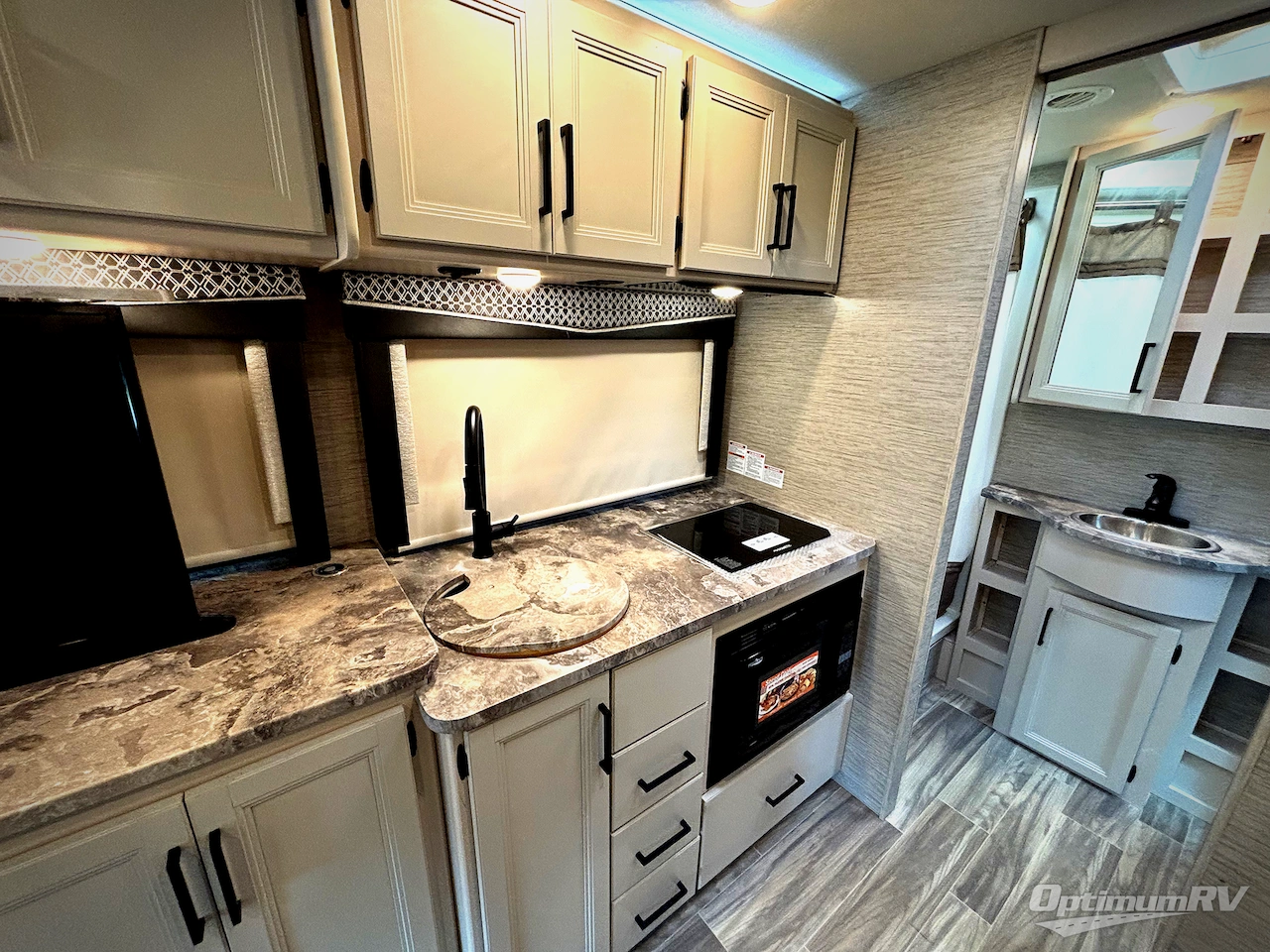 2022 Thor Compass AWD 23TE Photo 6