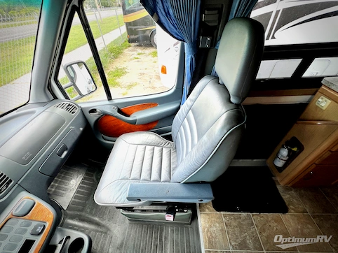 2005 Pleasure-Way Dodge Plateau Plateau TS RV Photo 2