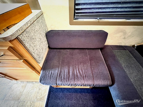 2005 Pleasure-Way Dodge Plateau Plateau TS RV Photo 3