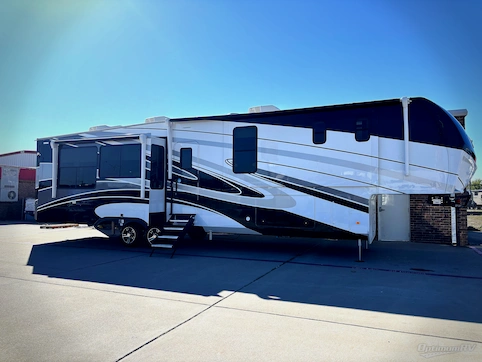 Used 2025 Alliance Paradigm 382RK Featured Photo