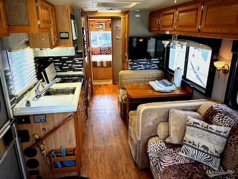 2004 Airstream Land Yacht 33 RV Photo 2