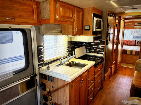 2004 Airstream Land Yacht 33 RV Photo 4