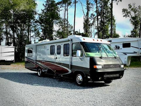 Used 2004 Airstream Land Yacht 33 Featured Photo
