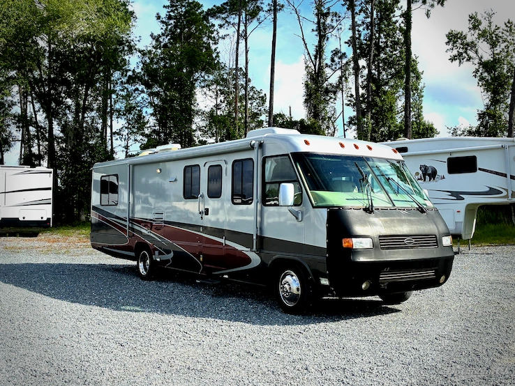 2004 Airstream Land Yacht 33 RV Photo 1