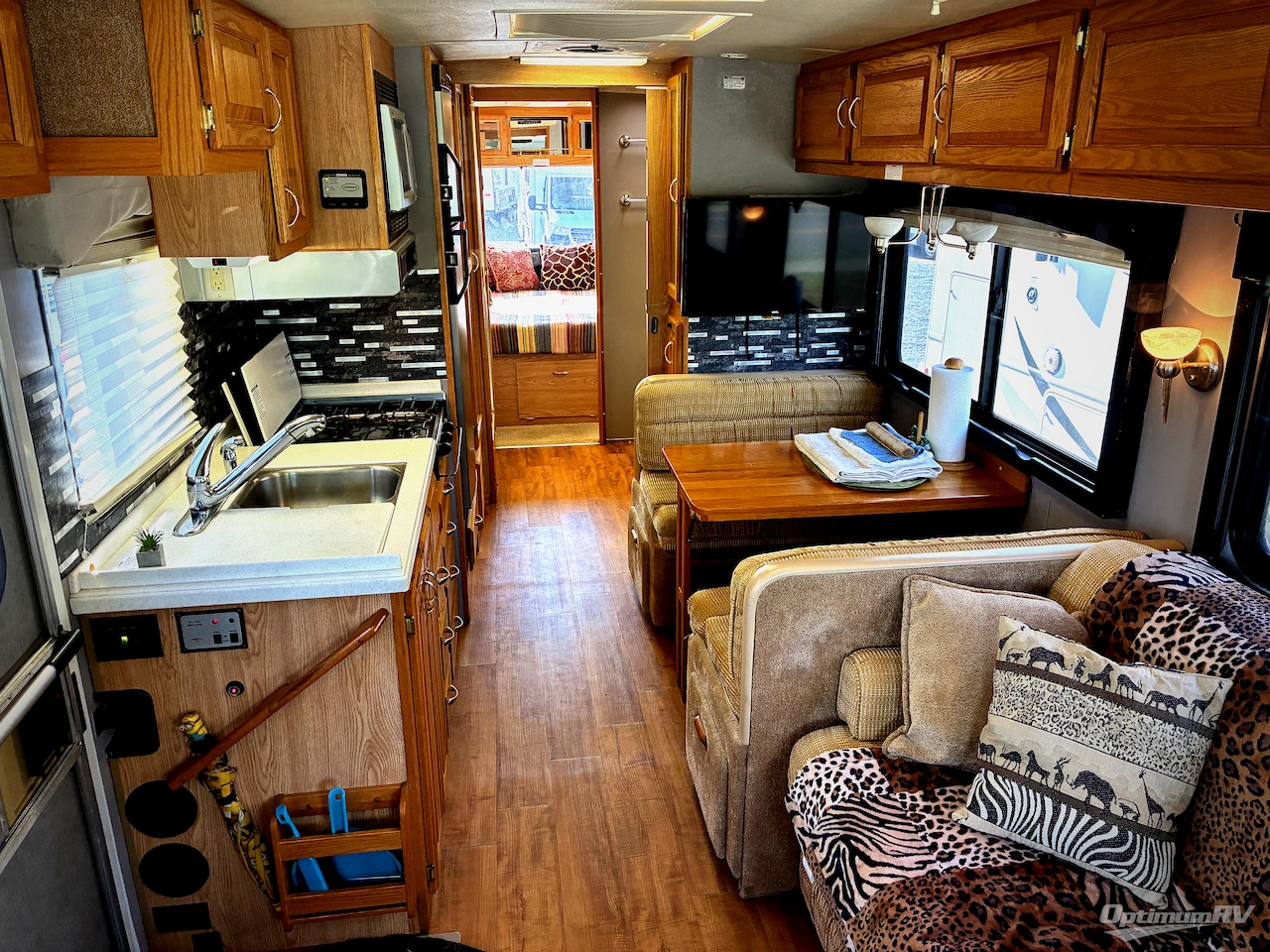 2004 Airstream Land Yacht 33 Photo 4