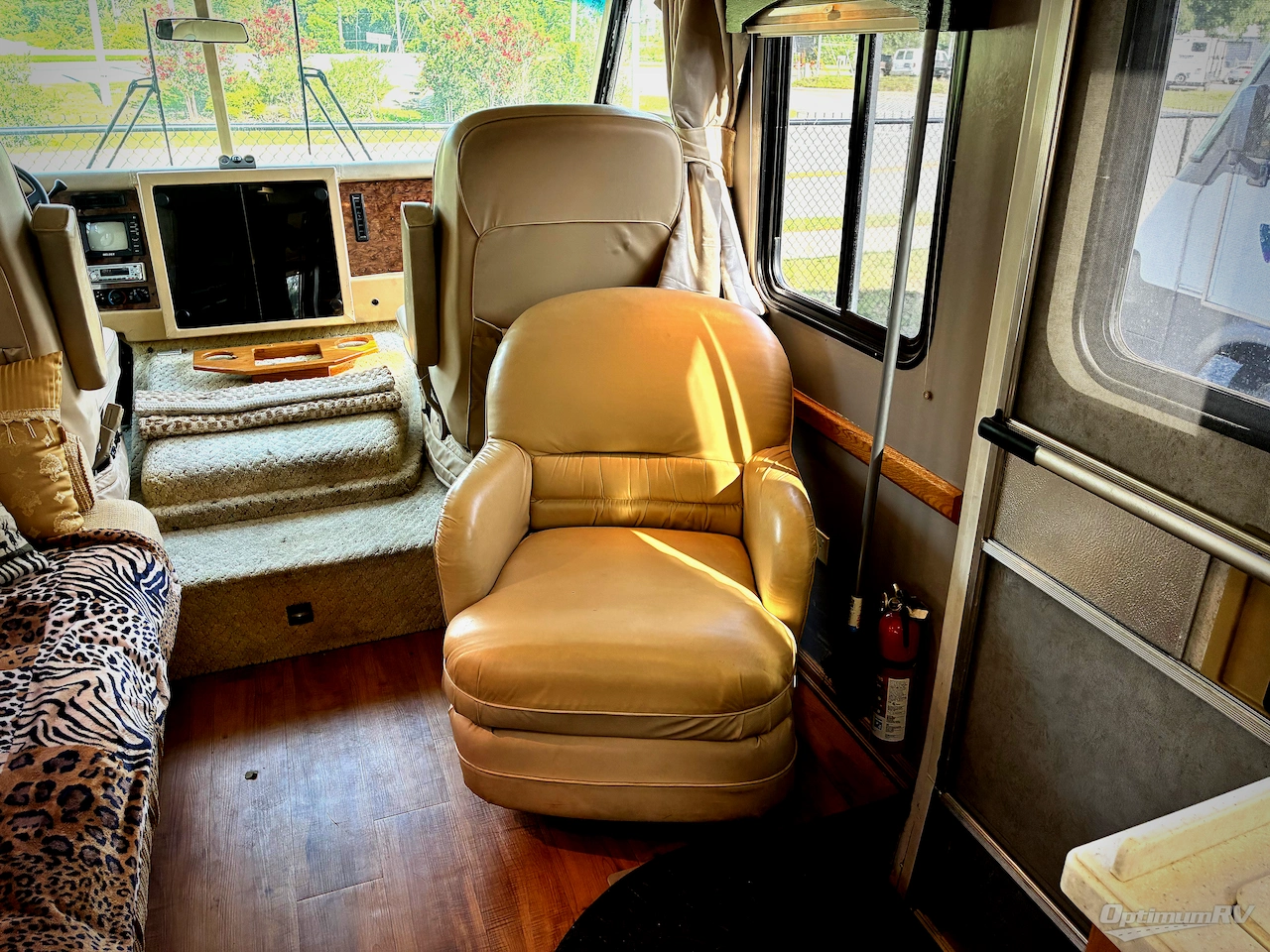 2004 Airstream Land Yacht 33 Photo 7