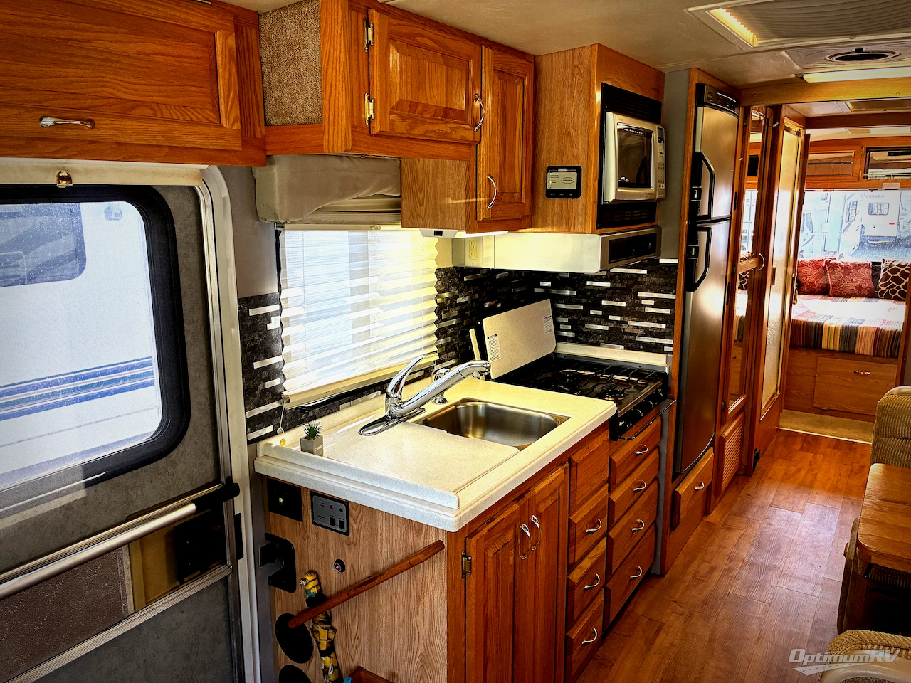 2004 Airstream Land Yacht 33 Photo 10