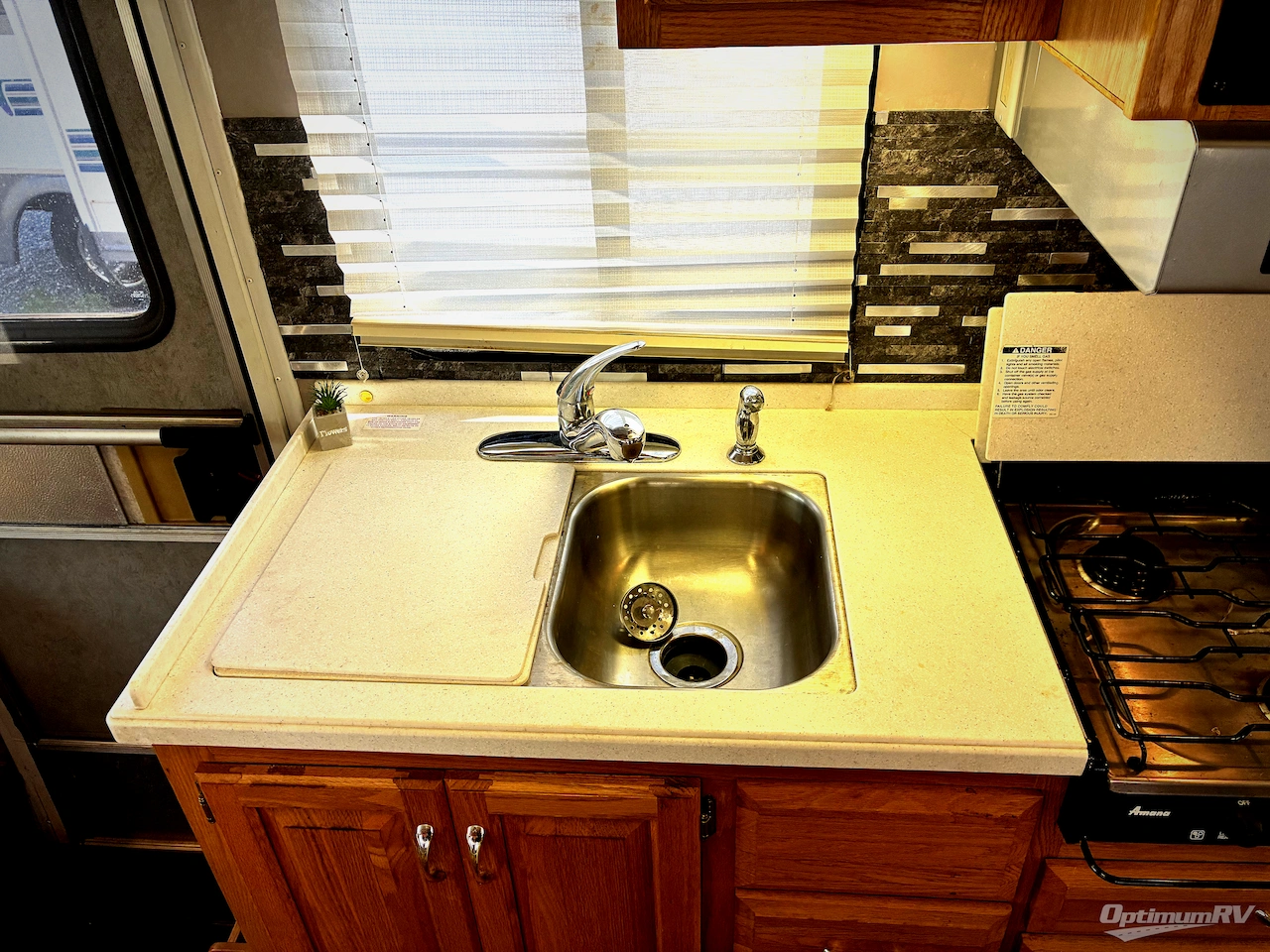2004 Airstream Land Yacht 33 Photo 11