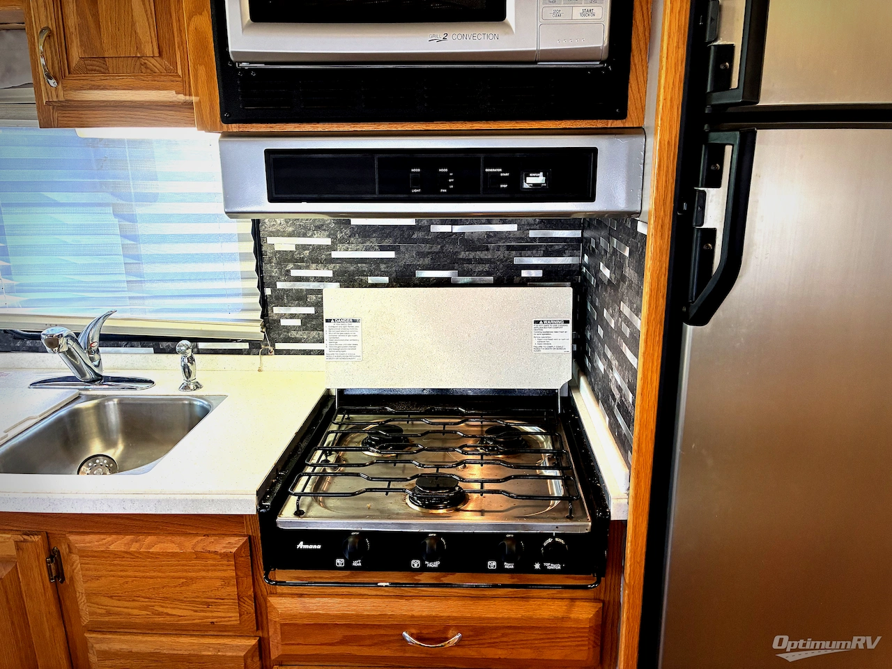 2004 Airstream Land Yacht 33 Photo 12