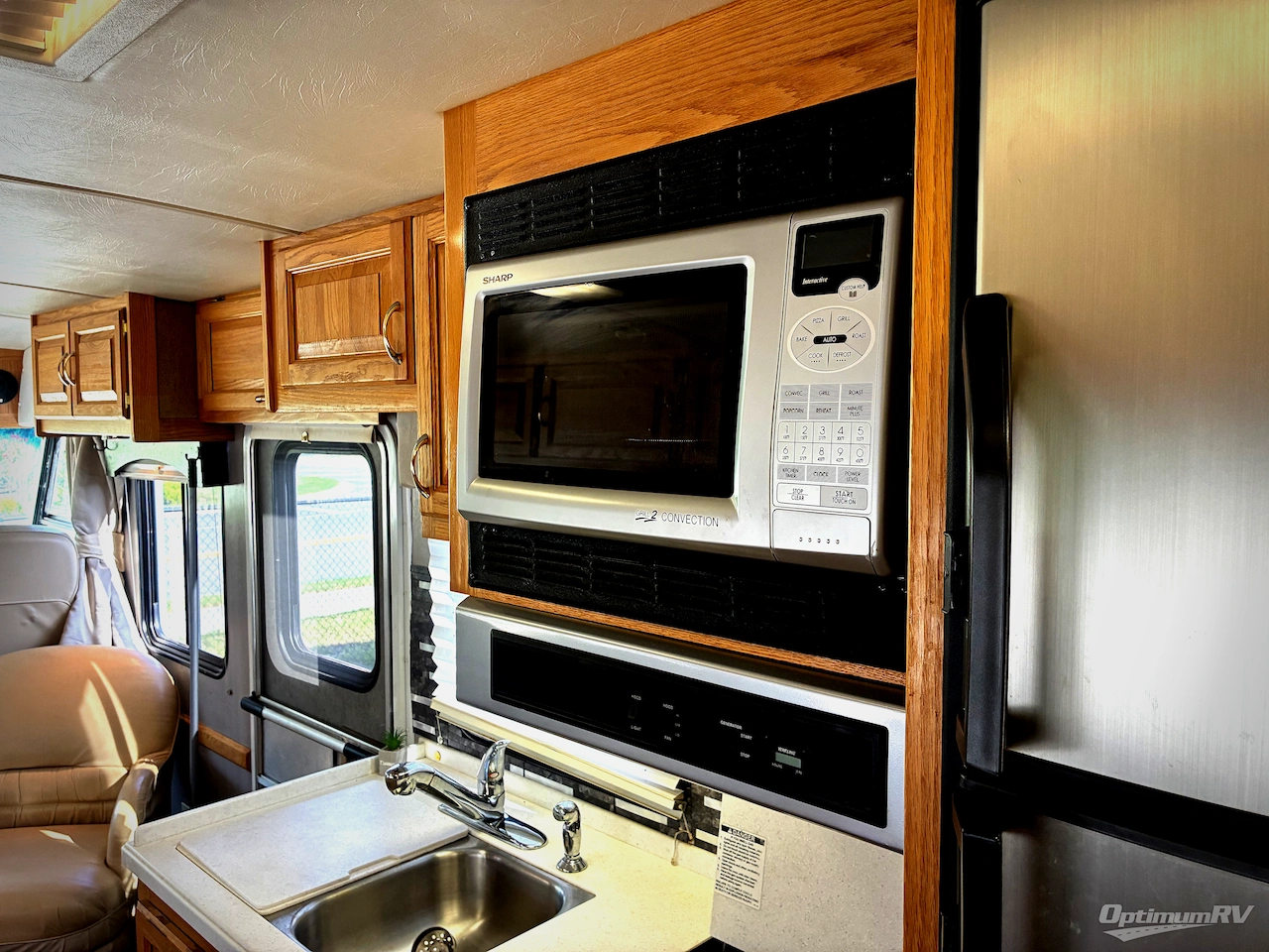 2004 Airstream Land Yacht 33 Photo 13
