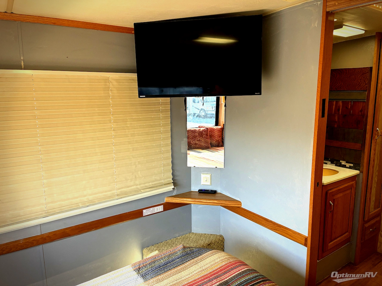 2004 Airstream Land Yacht 33 Photo 17