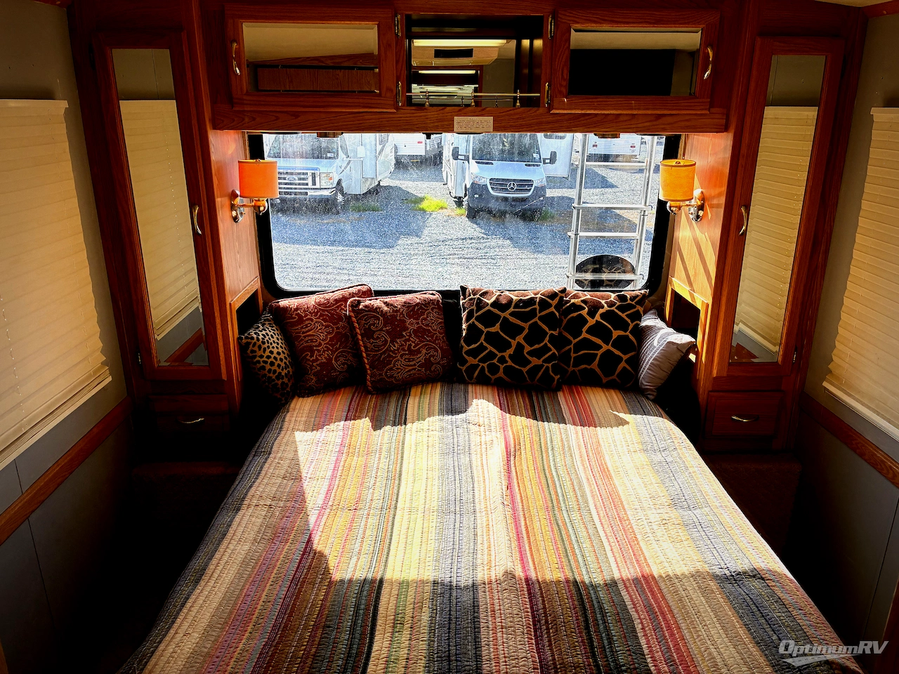 2004 Airstream Land Yacht 33 Photo 18