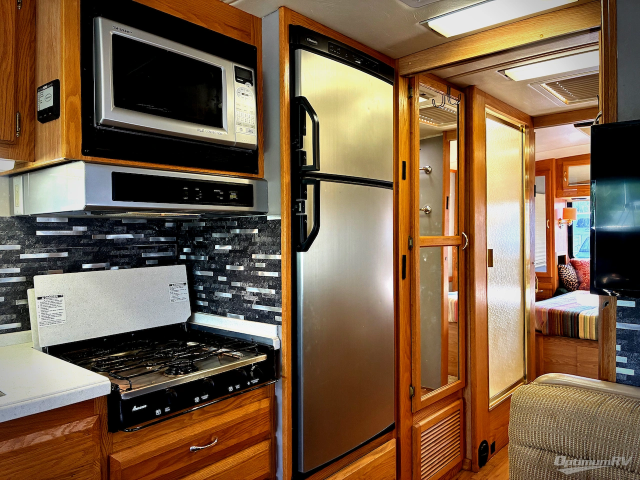 2004 Airstream Land Yacht 33 Photo 14