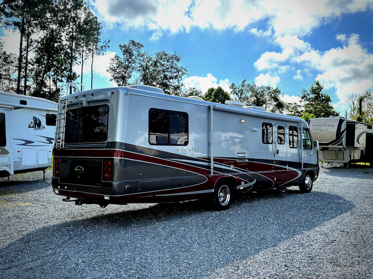 2004 Airstream Land Yacht 33 Photo 2
