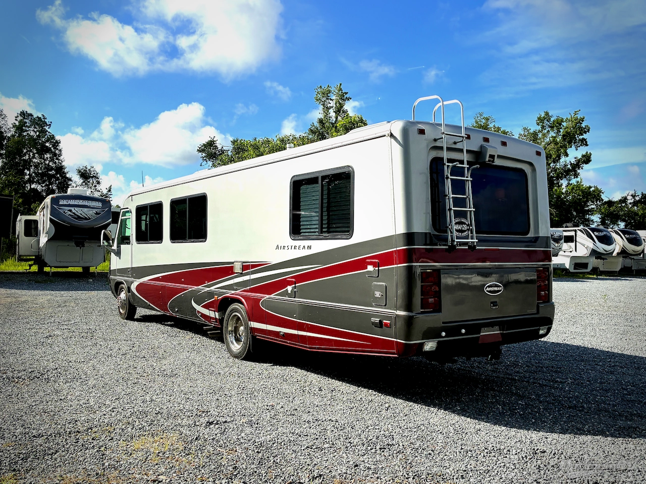 2004 Airstream Land Yacht 33 Photo 3