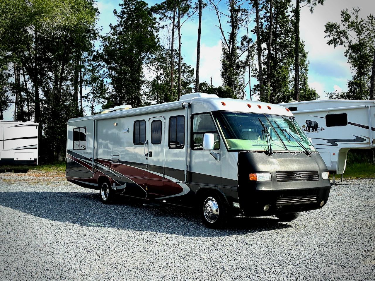 2004 Airstream Land Yacht 33 Photo 1