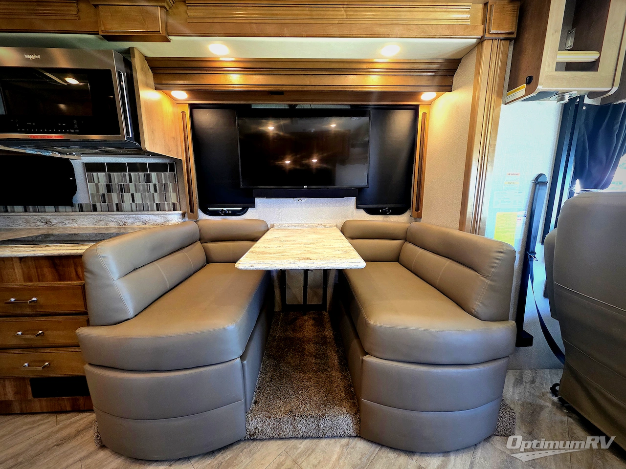 2019 Fleetwood Pace Arrow 35E Photo 10