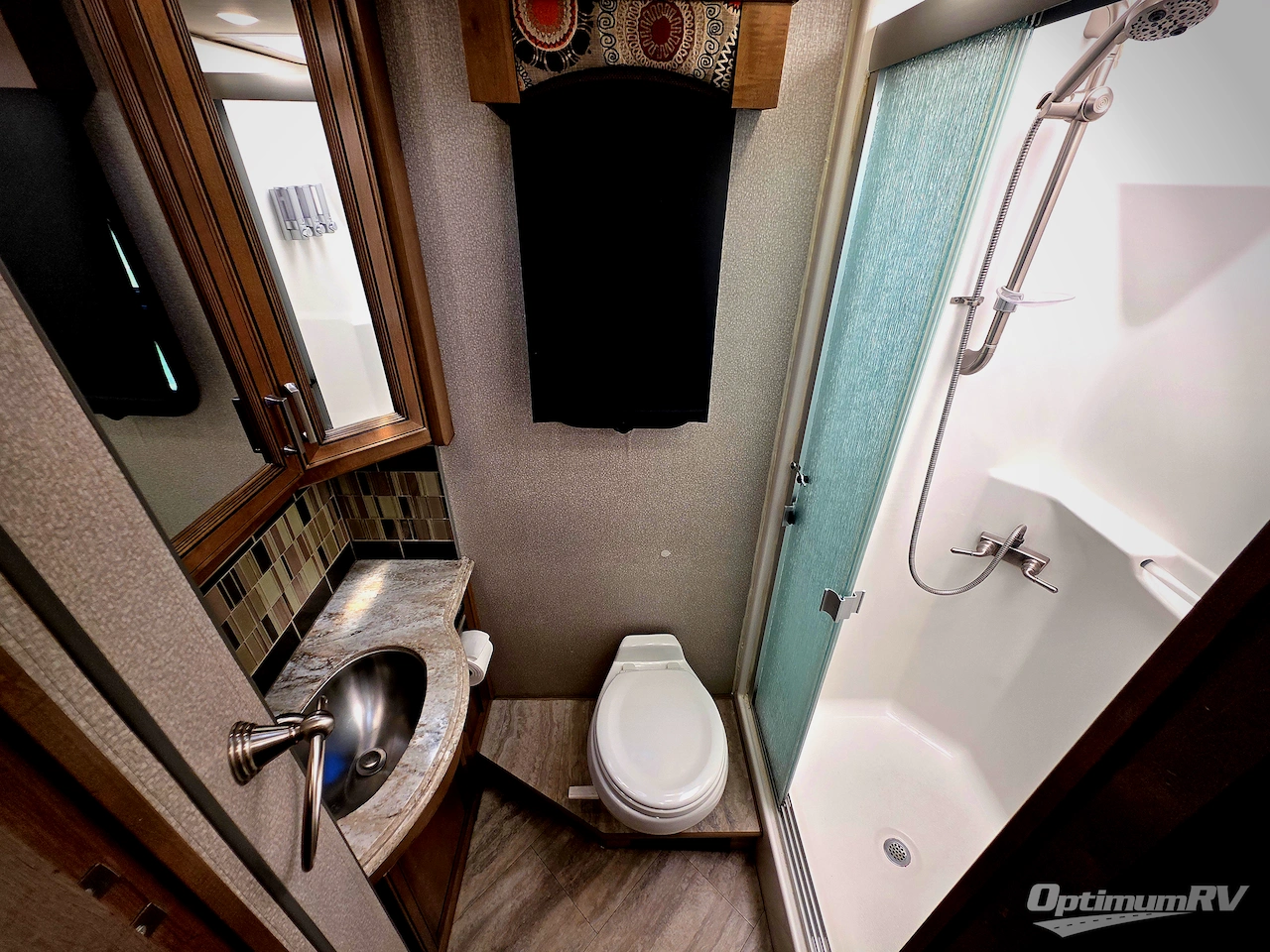 2019 Fleetwood Pace Arrow 35E Photo 15