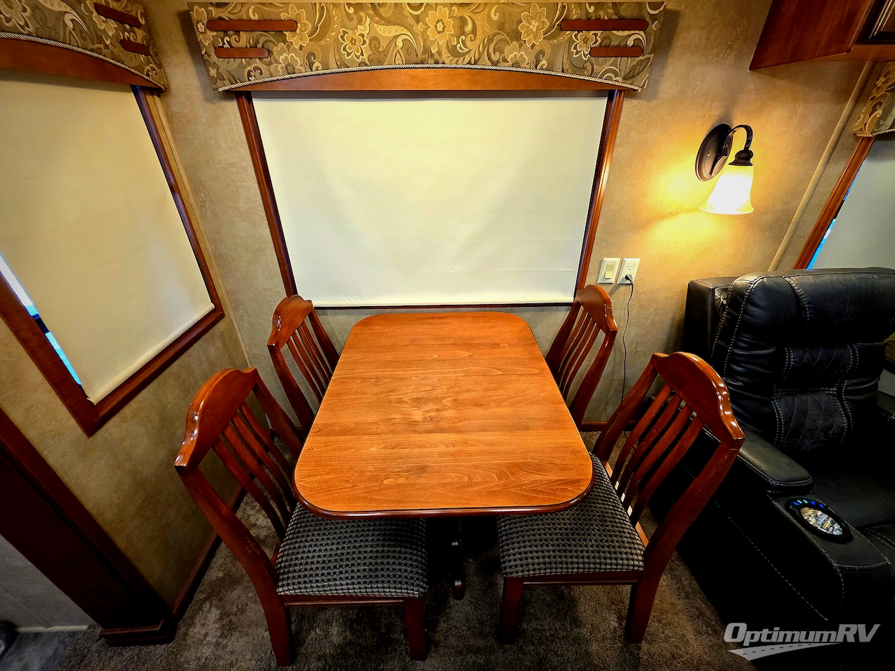 2014 DRV Luxury Suites Mobile Suites 38SKSB3 Photo 7