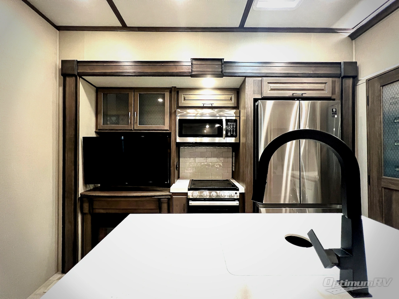 2022 Grand Design Solitude S-Class 3950BH Photo 6