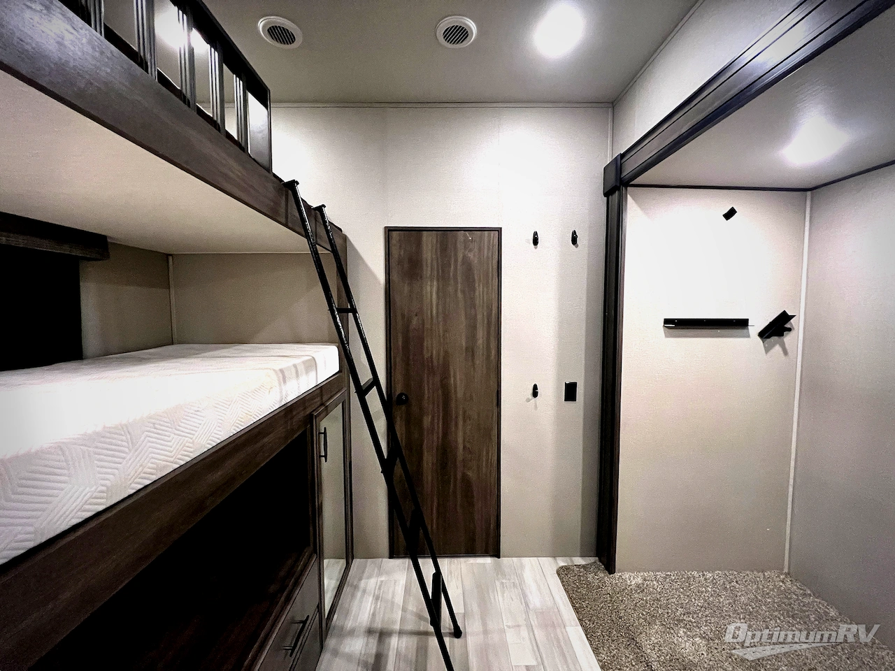 2022 Grand Design Solitude S-Class 3950BH Photo 10