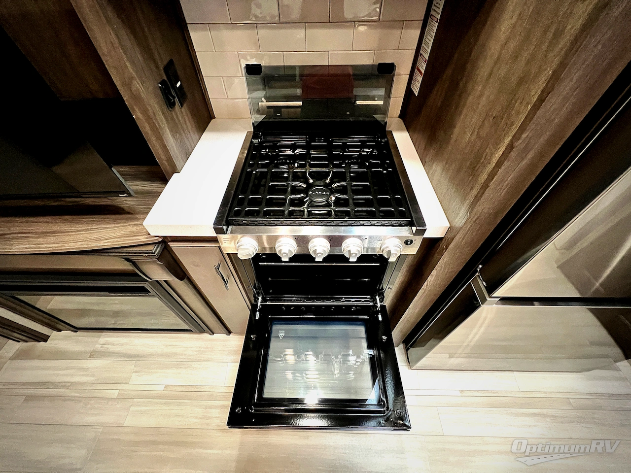 2022 Grand Design Solitude S-Class 3950BH Photo 8