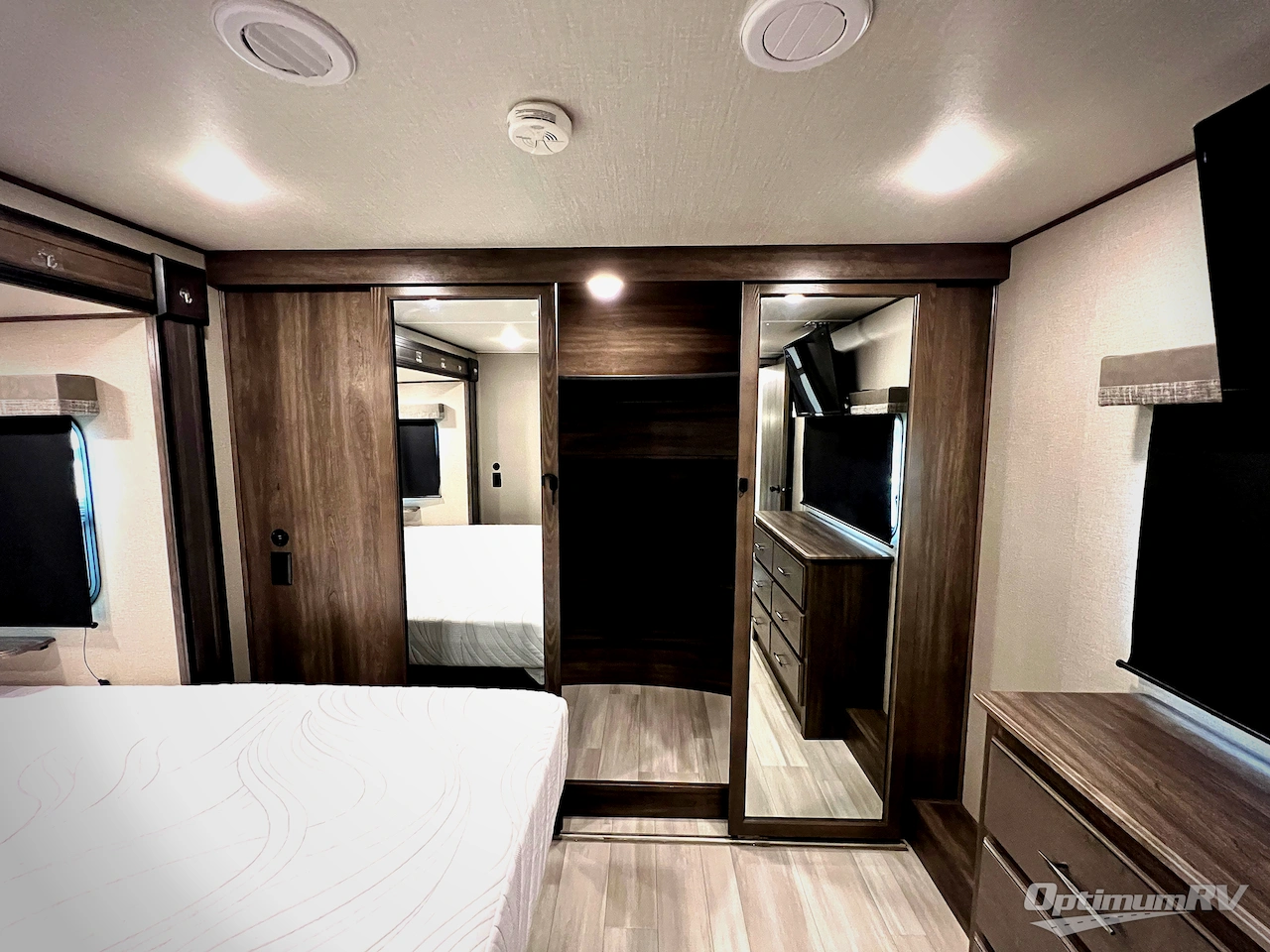 2022 Grand Design Solitude S-Class 3950BH Photo 27