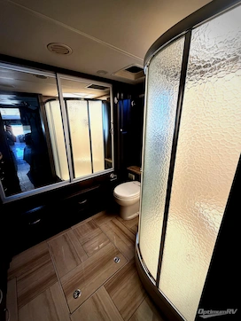 2015 Thor Tuscany 45AT RV Photo 3