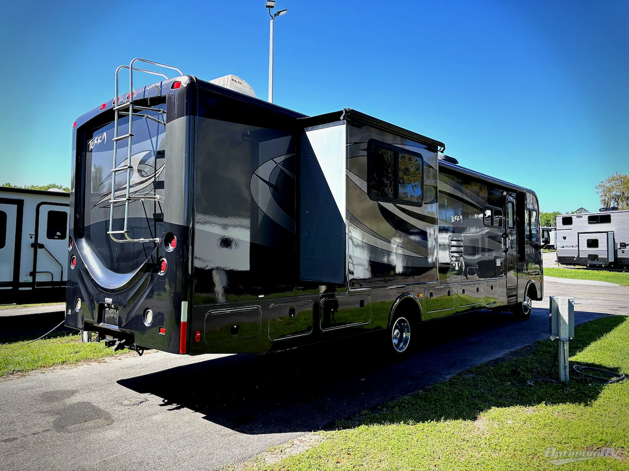 2014 Fleetwood Terra 34E Photo 2