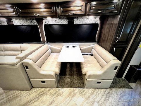 2020 Fleetwood Bounder 33C RV Photo 3