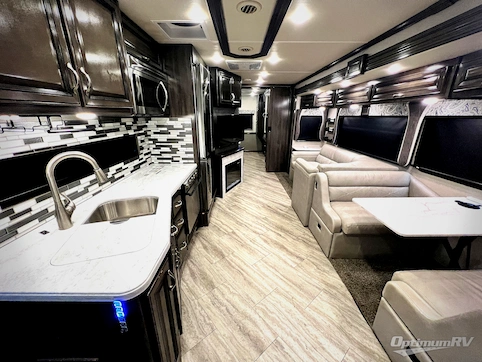 2020 Fleetwood Bounder 33C RV Photo 2