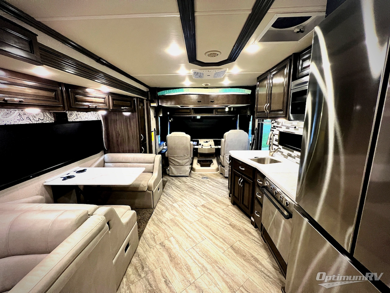 2020 Fleetwood Bounder 33C Photo 4
